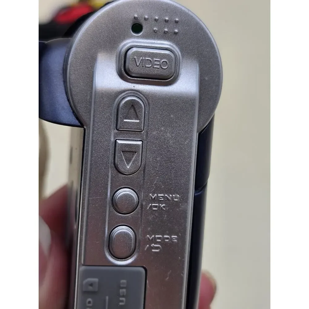 Aiptek ISDV2.4 digital camcorder Blue Built-in Flash LCD Screen